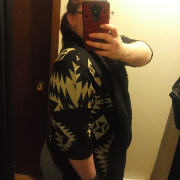 Aztec Print Sweater - Picture 4 of 5